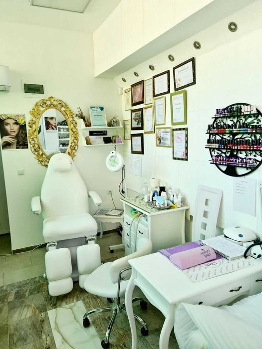 *Мострен изложител за лакове Сърце 60/80/95 см - бяла/черна