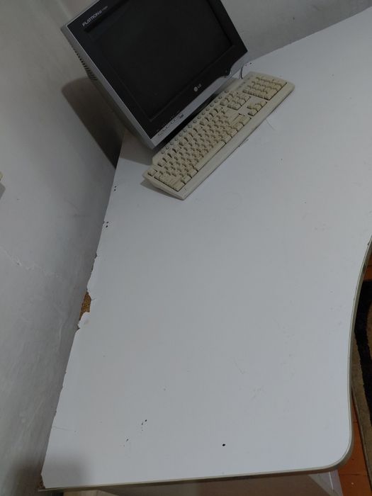 Стол компьютерный