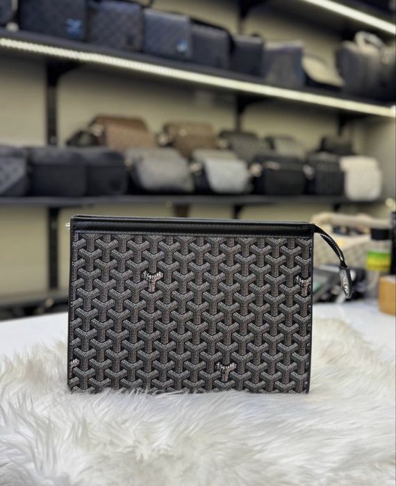 Чанта Клъч / тип плик Louis vuitton / Hermes / Coach . НАЛИЧНИ !.