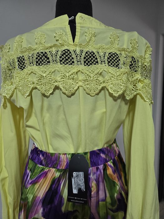 Camasa cu dantela brodata, model feminin, delicat;