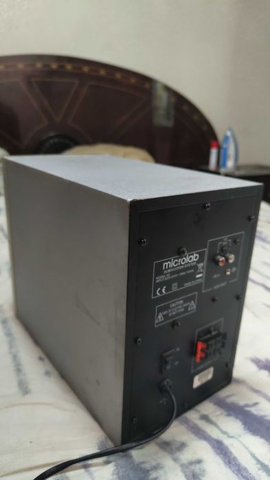 Встроенный усилитель сабвуфера Microlab X2