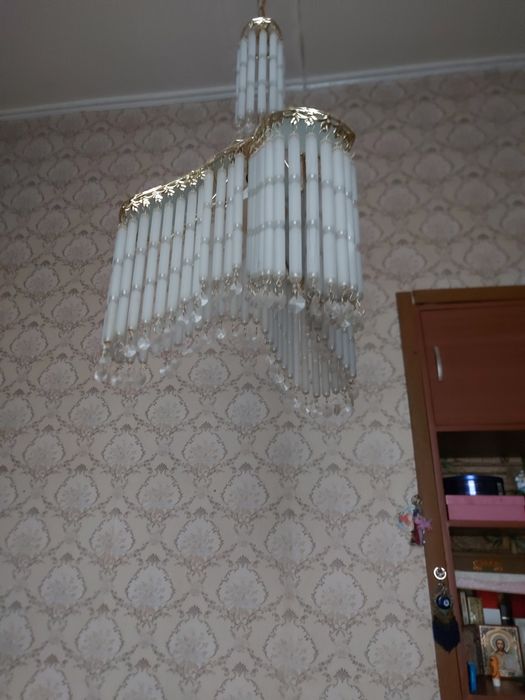 Продаётся люстра и бра.