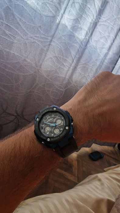 Vând G-shock GST-w300