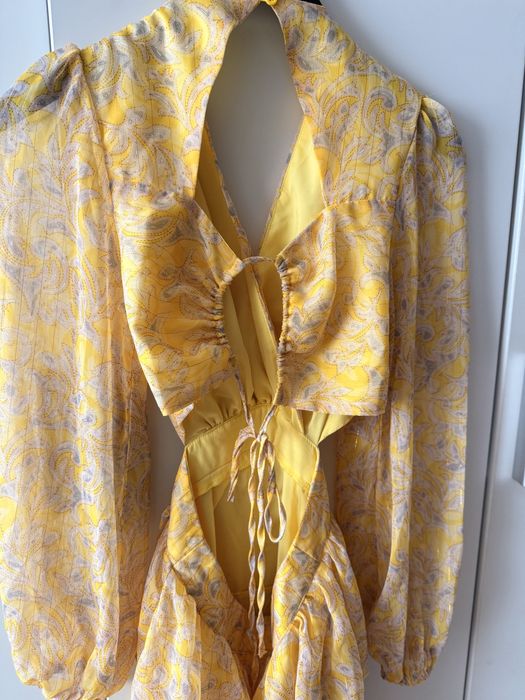 Чисто нова жълта рокля