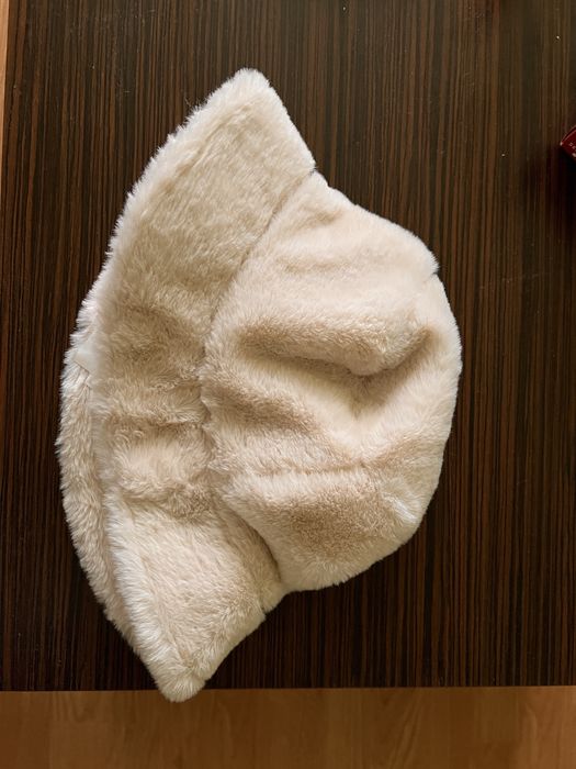 Caciula pufoasa ( bucket hat)