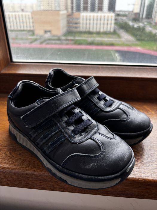 Продам мальчиковые ботинки на осень