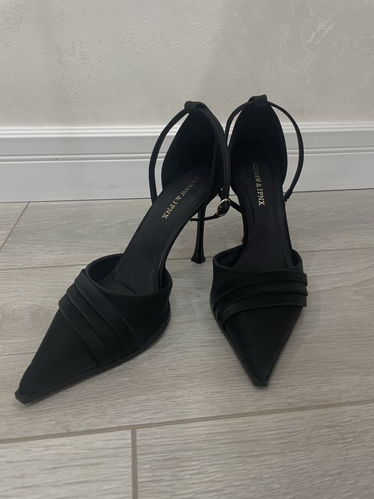 Атласные, черные туфли