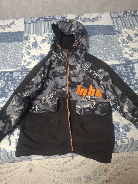 Продам ветровку на мальчика 8-9лет