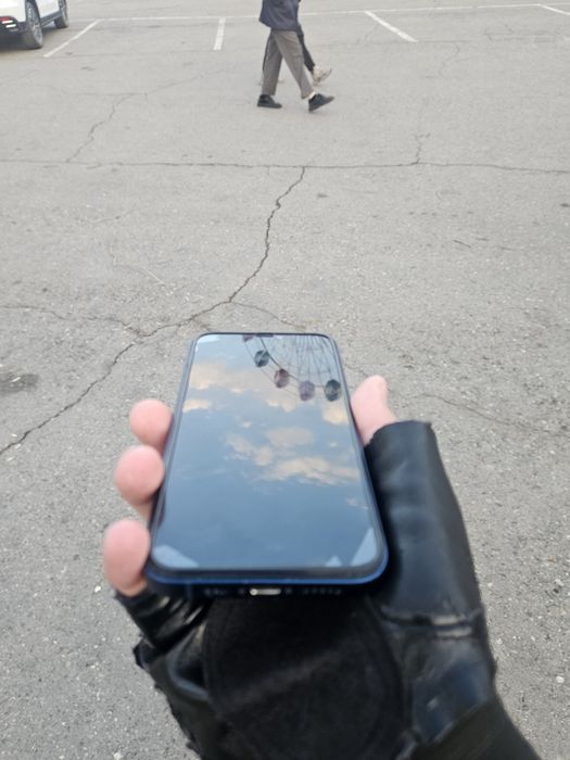 Айфон 12        .