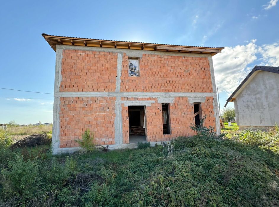 Teren si casa de vanzare