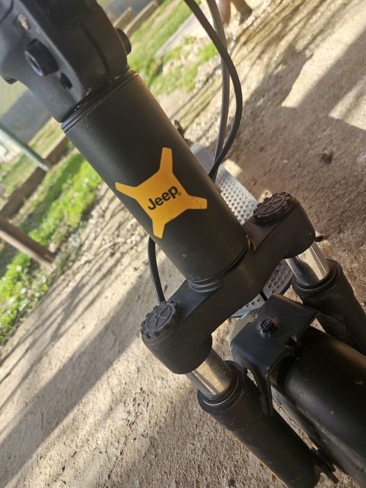 Vand trotineta electrica Jeep aproape noua