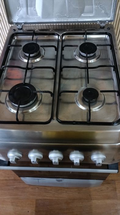 Продам газовую плиту