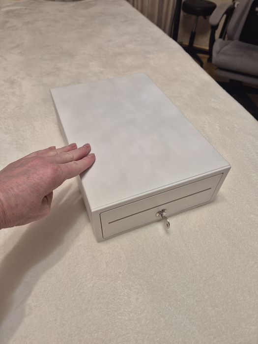 Продам сейф кассу