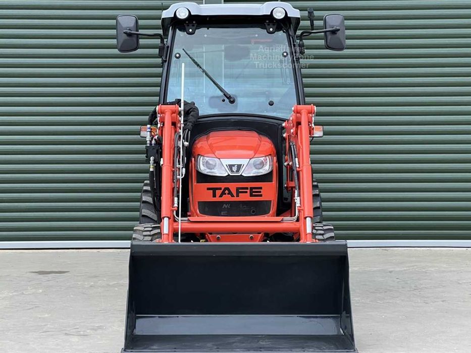 Колесный трактор Tafe 6028M CAB