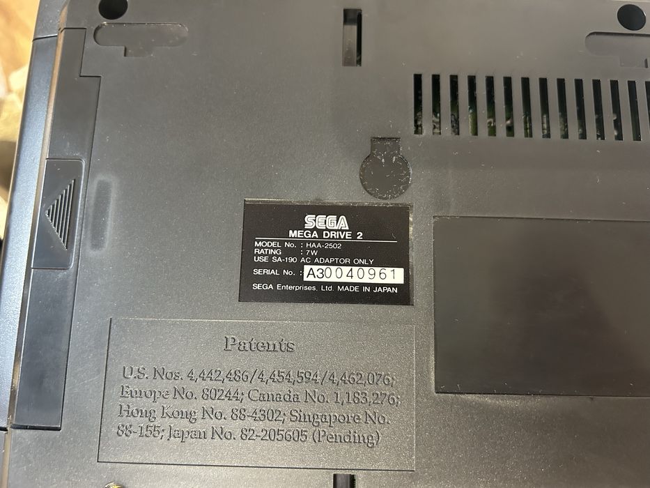 SEGA Mega Drive 2 original, import din Japonia — set complet in cutie originala!