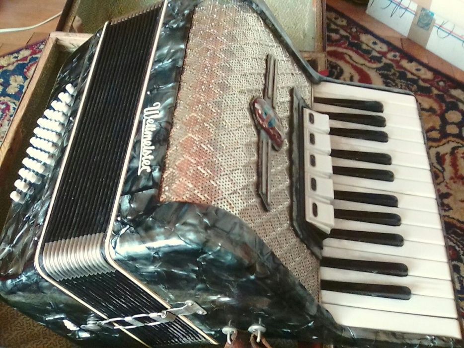 Акордеон Weltmeister + куфар 40 баса