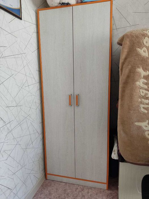 детский двухъярусный кровать с отдельным шкафом