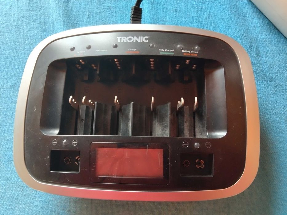 голямо оригинално немско зарядно за всички видове батерии , NI-MH