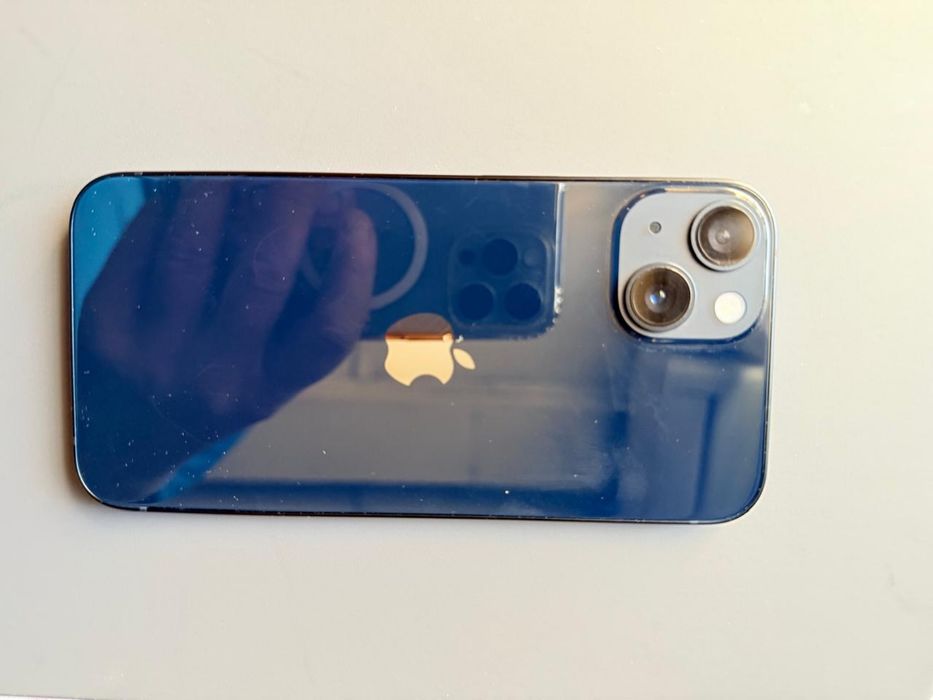 Продам айфон 13