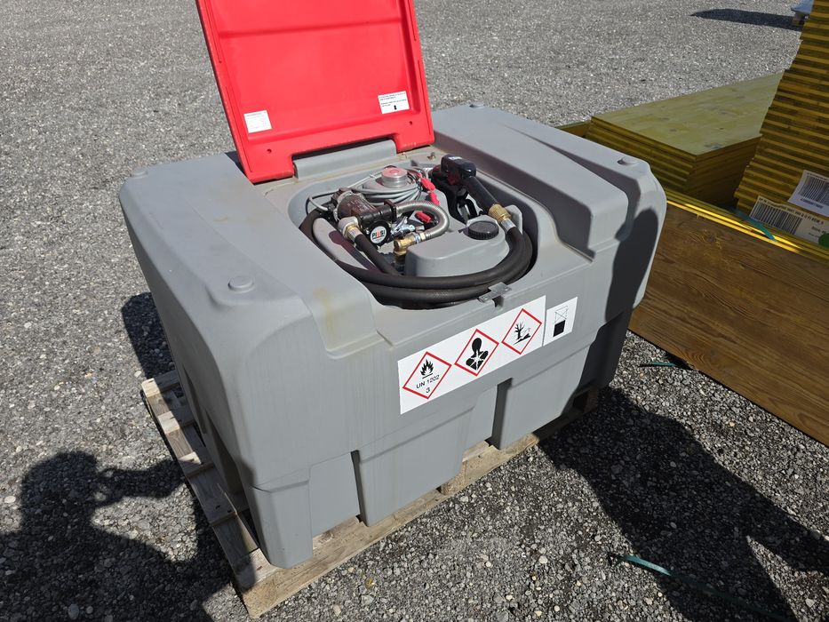 Цистерни  с  пистолет  за зареждане на гориво