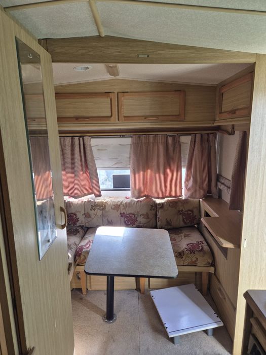 Rulota Elddis Cyclone de 4 persoane
