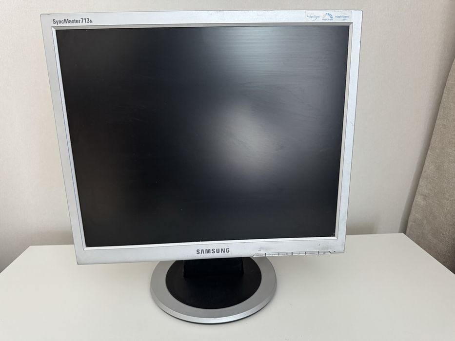 Монитор Samsung 17