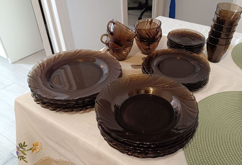 Набор посуды, сервиз