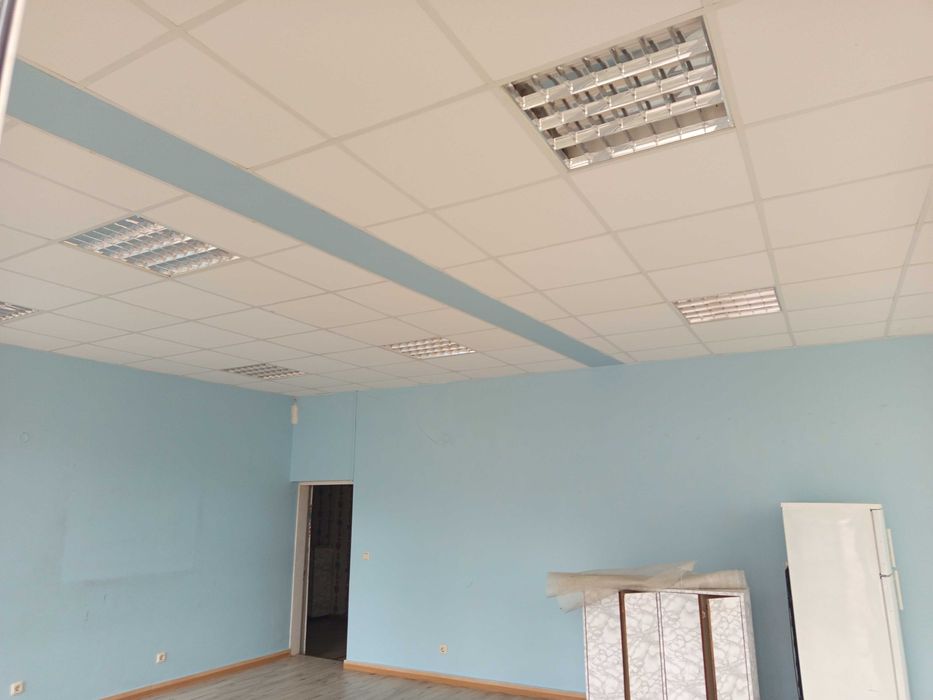 Продавам партерни търговски помещения