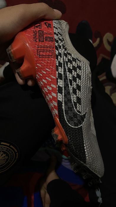 Бутсы……………