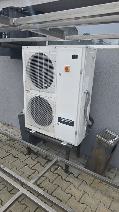 Lichidare stoc vitrine frigorifice magazin inchis