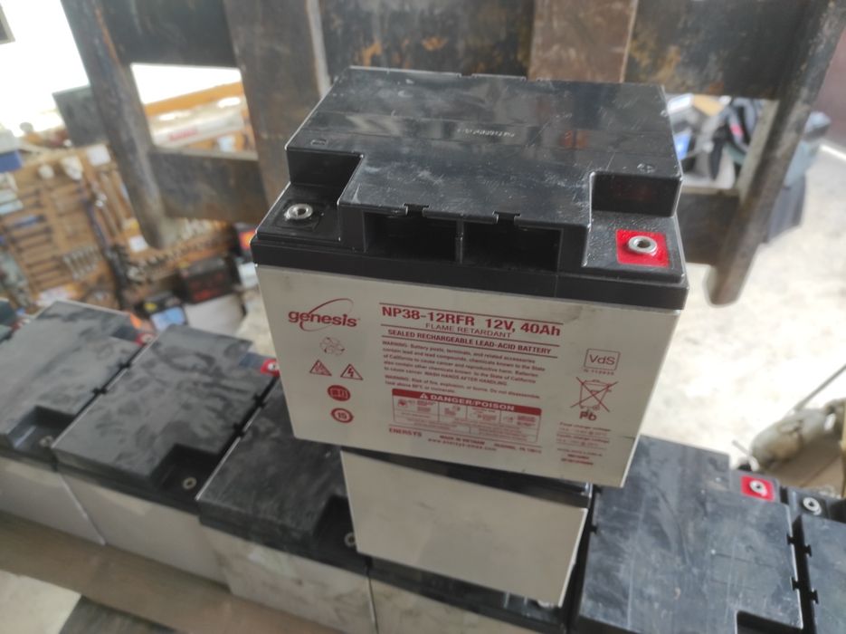 Тягов акумулатор 40ач и много други предложения...