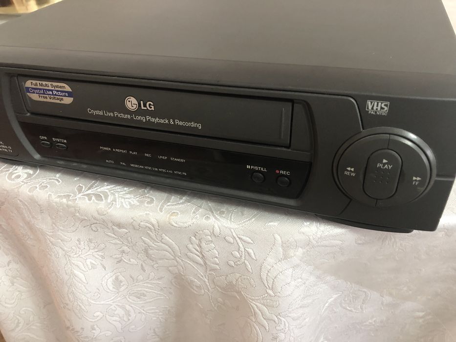Видеомагнитофон и DVD проигрыватель LG