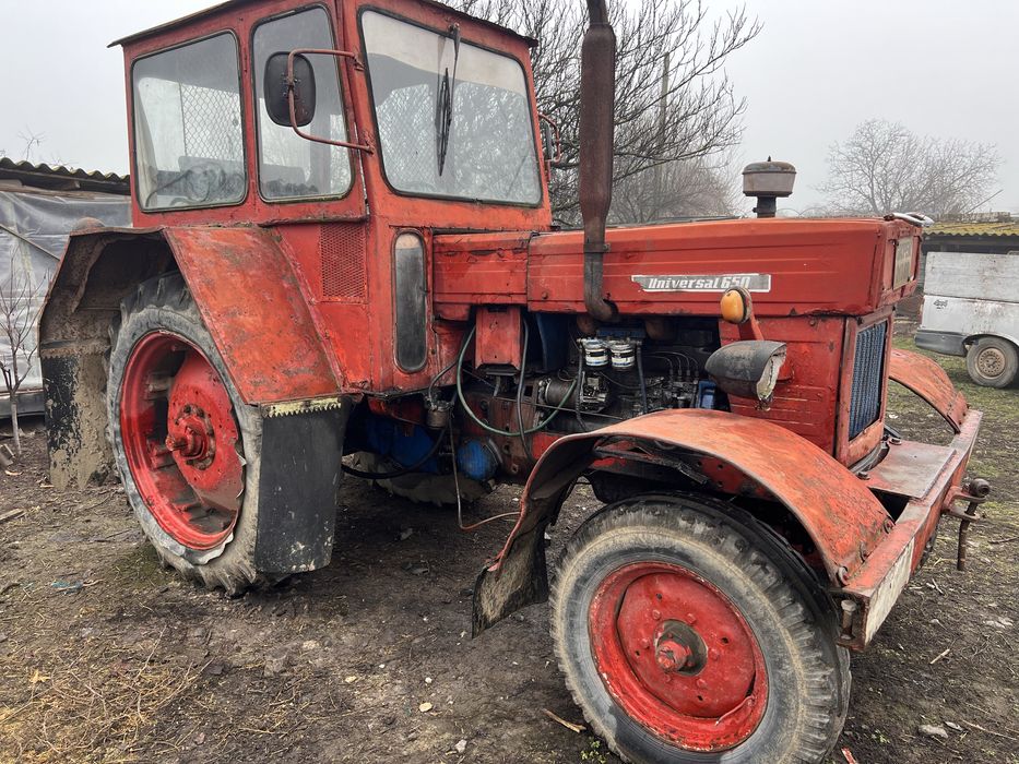 Tractor Universal 650