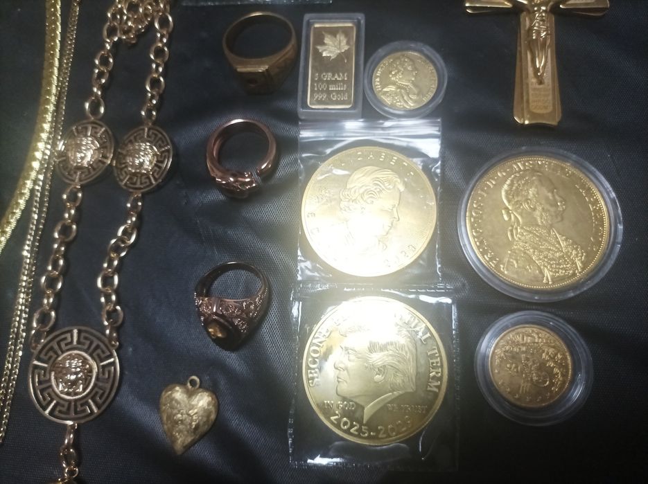 Синджири, гривни, пръстени, монети