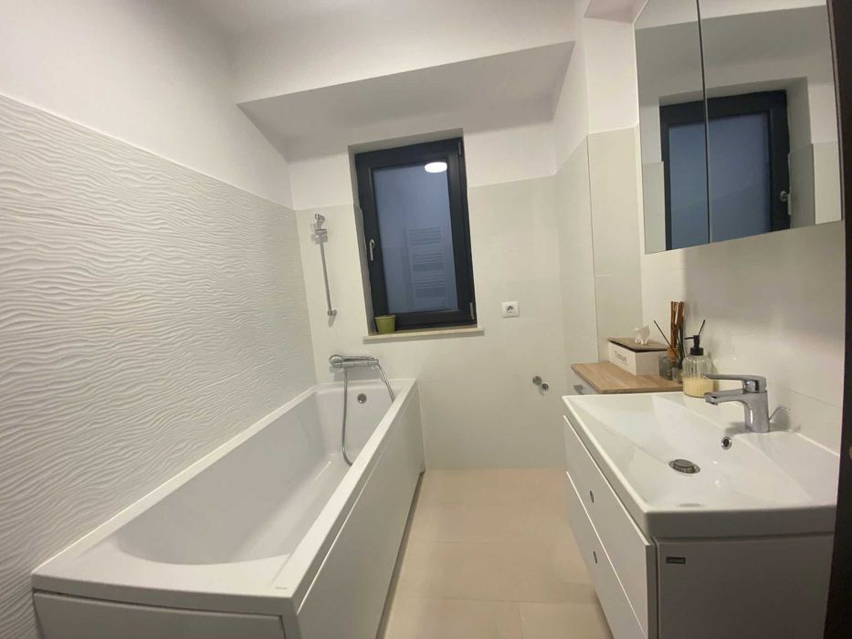 Apartament 3 camere si terasa exterioara, parter