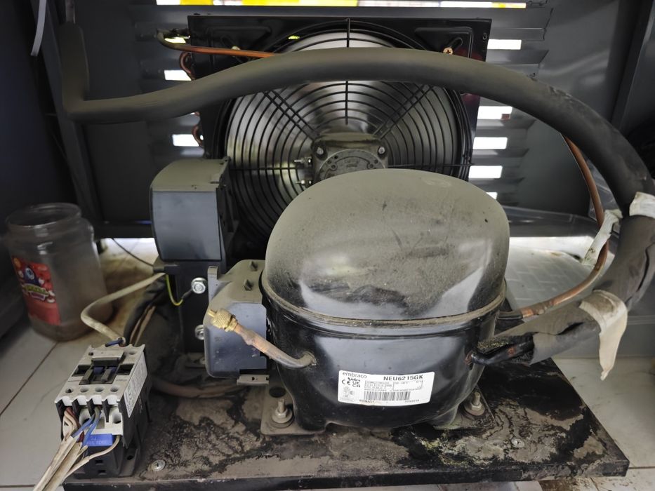 Vitrina xolodilnik sotiladi