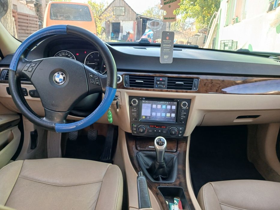 Vand bmw 320d în stare excelenta