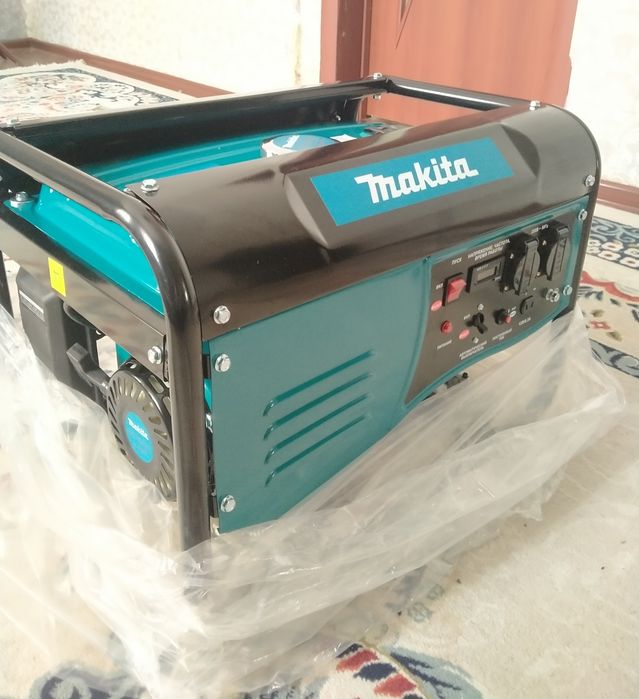 Бензогенератор новый