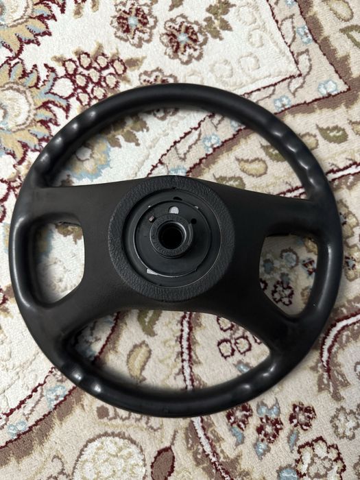 Продам руль ауди с4 100