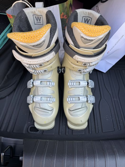 Женские горнолыжные ботинки Salomon