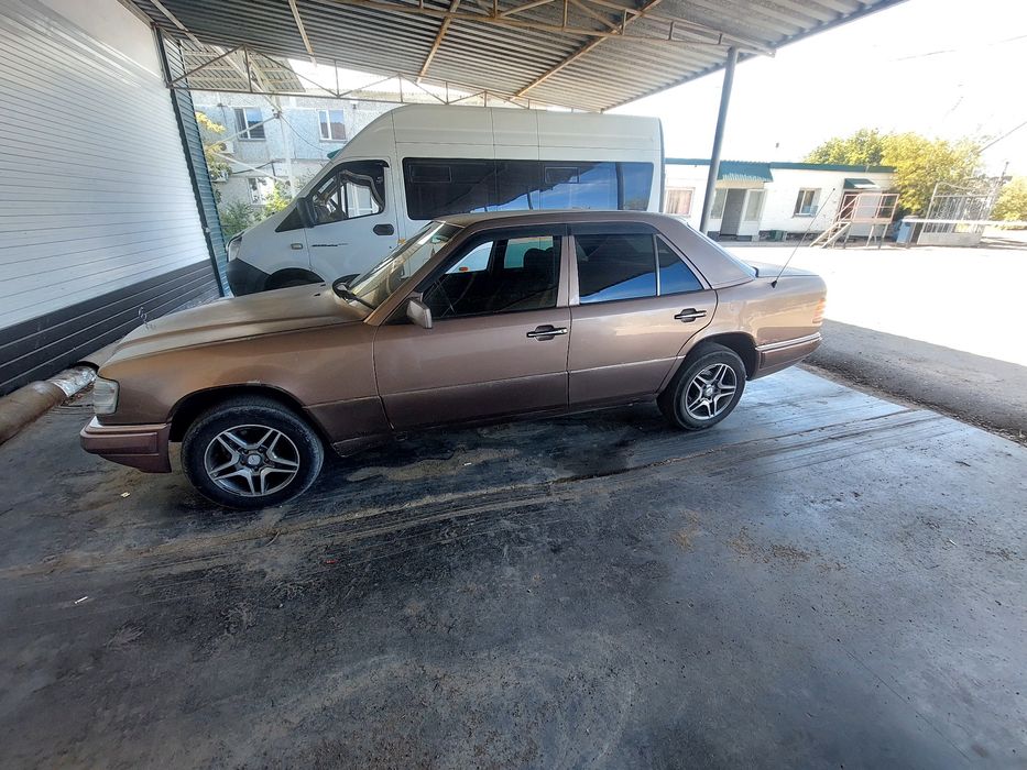 Продам мерседес бенц е 220 автомат 1995 г.в