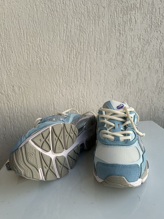 Vand adidasi asics nyc gel noi fara purtari