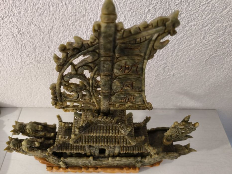 Продавам голям Китайски нефритен кораб антикварен