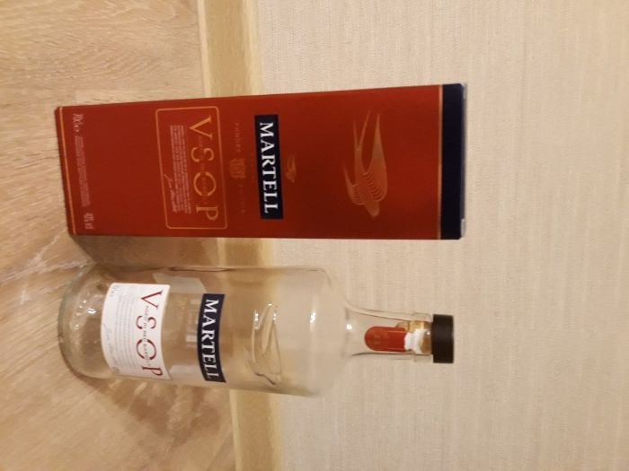 Бутилка с кутия от коняк Martell V.S.О.Р red barrels за колекция