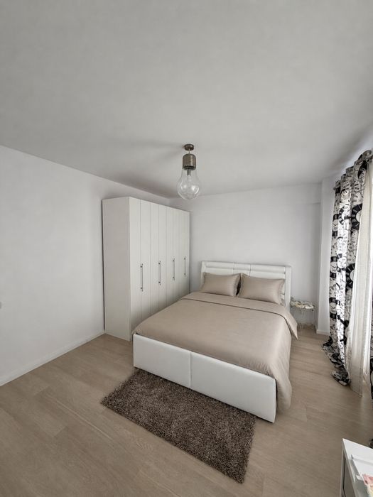 Apartament 3 camere de închiriat