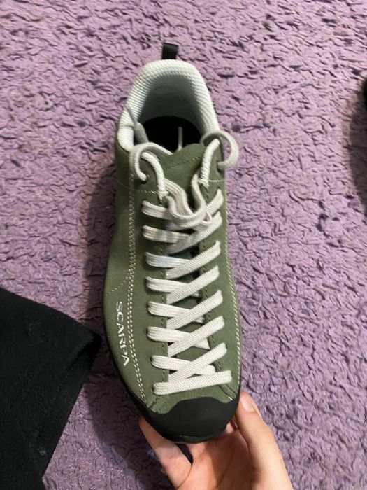 Vând adidași scarpa