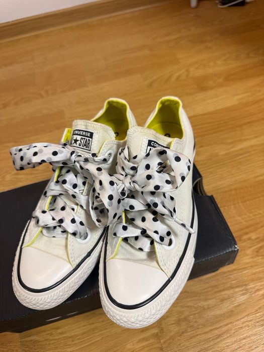 Tenesi Converse damă
