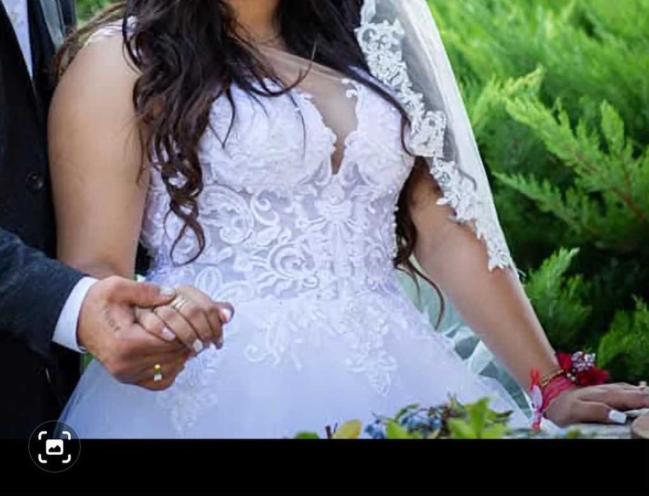 Продавам Сватбена Рокля – Принцеса Модел