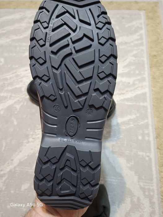 Продам рабочие сапоги.