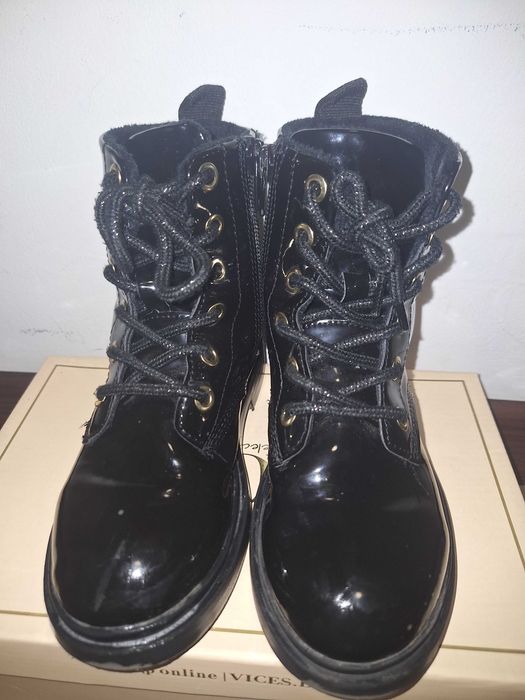 Детски лачени боти